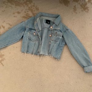Cropped denim jacket